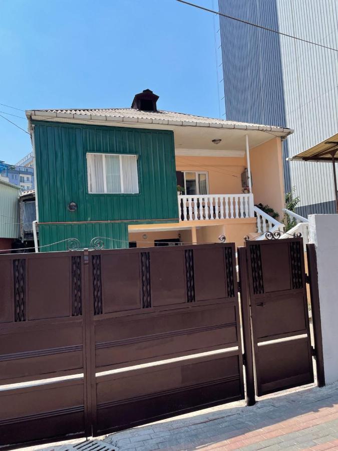 Family Home Batumi Ngoại thất bức ảnh