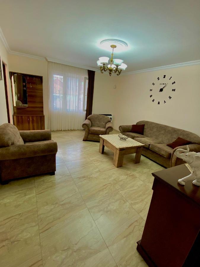 Family Home Batumi Ngoại thất bức ảnh